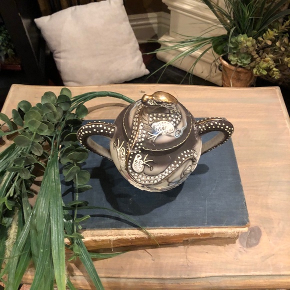 Vintage Nippon Dragonware Moriage Porcelain Teapot . 6 x 7 Inches - Picture 2 of 12